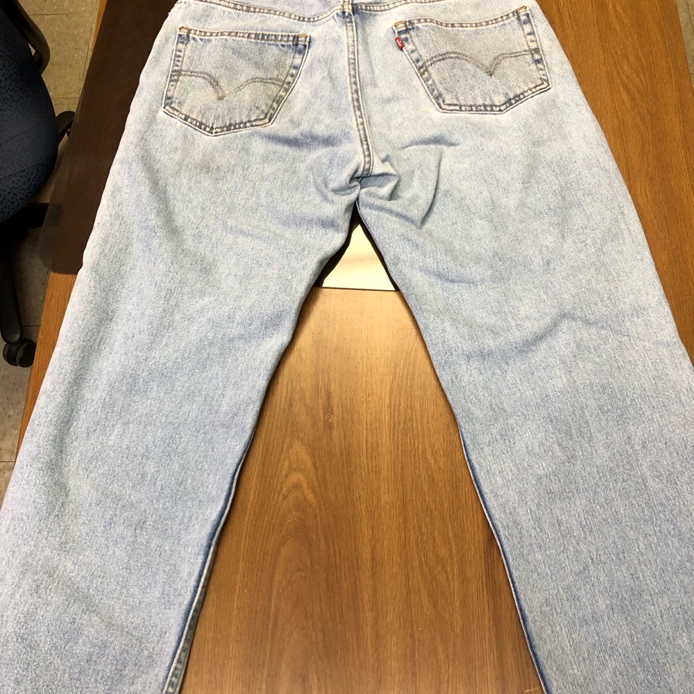 550 Levi’s - Picture 3 of 4